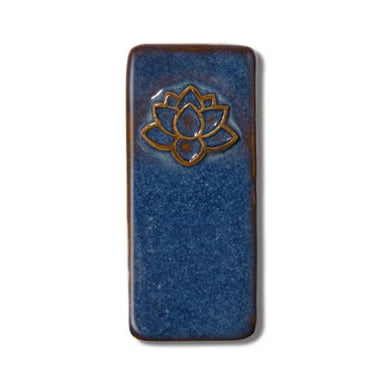 Variegated Lapis mid-fire glaze sample tile from Speedball Art